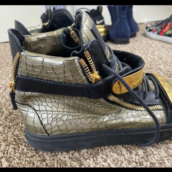 Giuseppe Zanotti - Picture 2 of 6